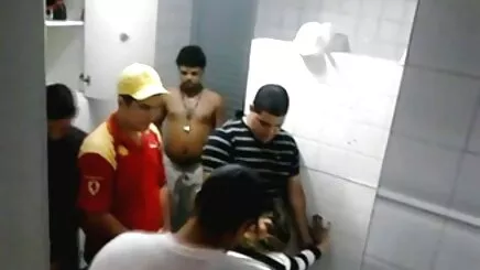 Trẻ liếm núm vú với phim au my18+ nhau